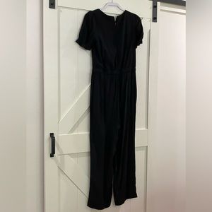 Talbots black jumper size 6p. Belt included.